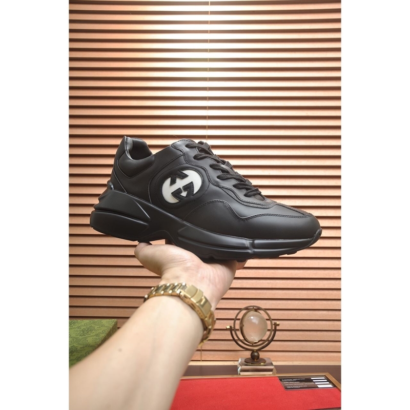 G*u*i casual shoes